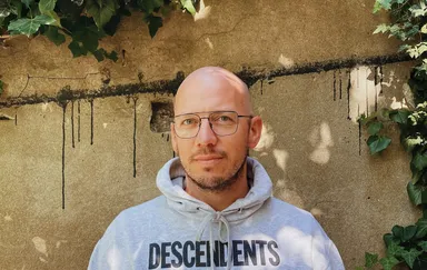 Lucas Reinds: “Ik kwam met een zelfgeknutselde kartonnen EO-klep op mijn hoofd naar school”